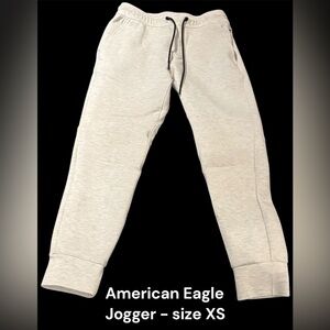 EUC Men’s American Eagle White/Grey Jogger with Black Pockets - size XS